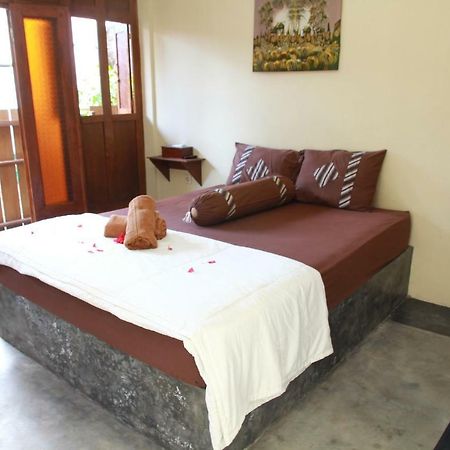 Ndalem Mj Homestay Γιογκιακάρτα Εξωτερικό φωτογραφία
