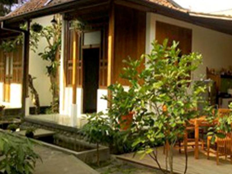 Ndalem Mj Homestay Γιογκιακάρτα Εξωτερικό φωτογραφία