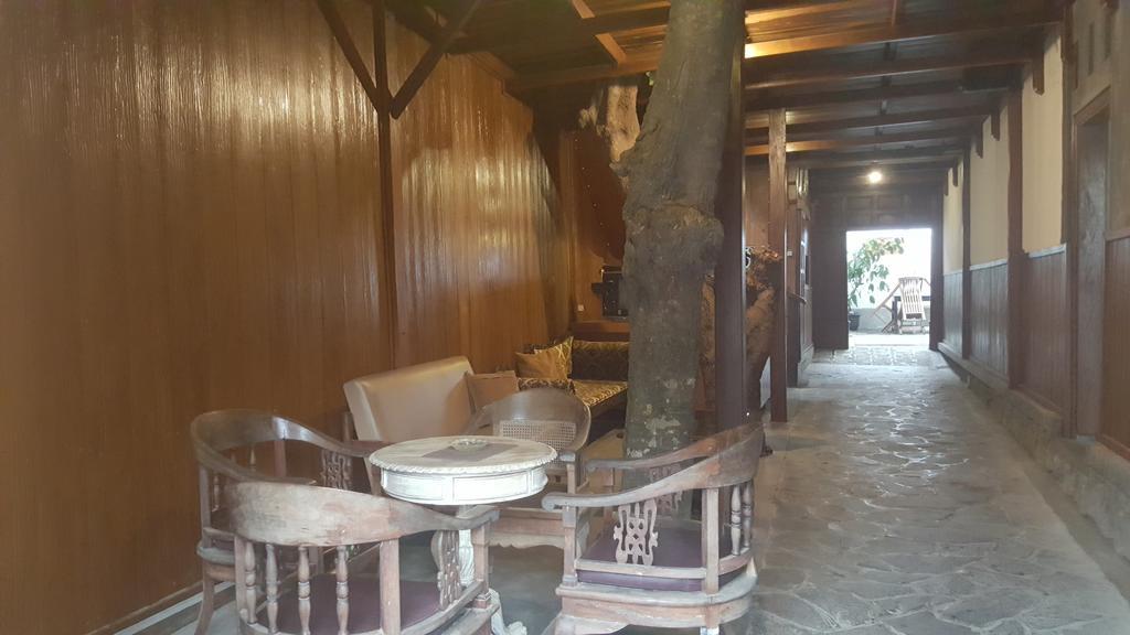 Ndalem Mj Homestay Γιογκιακάρτα Εξωτερικό φωτογραφία