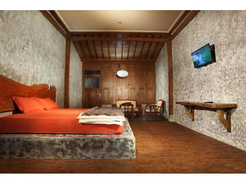Ndalem Mj Homestay Γιογκιακάρτα Εξωτερικό φωτογραφία