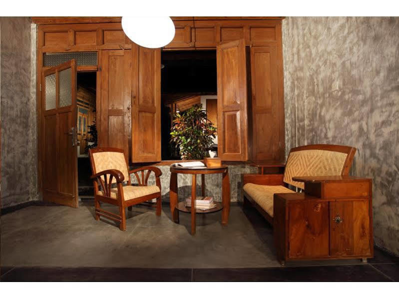 Ndalem Mj Homestay Γιογκιακάρτα Εξωτερικό φωτογραφία