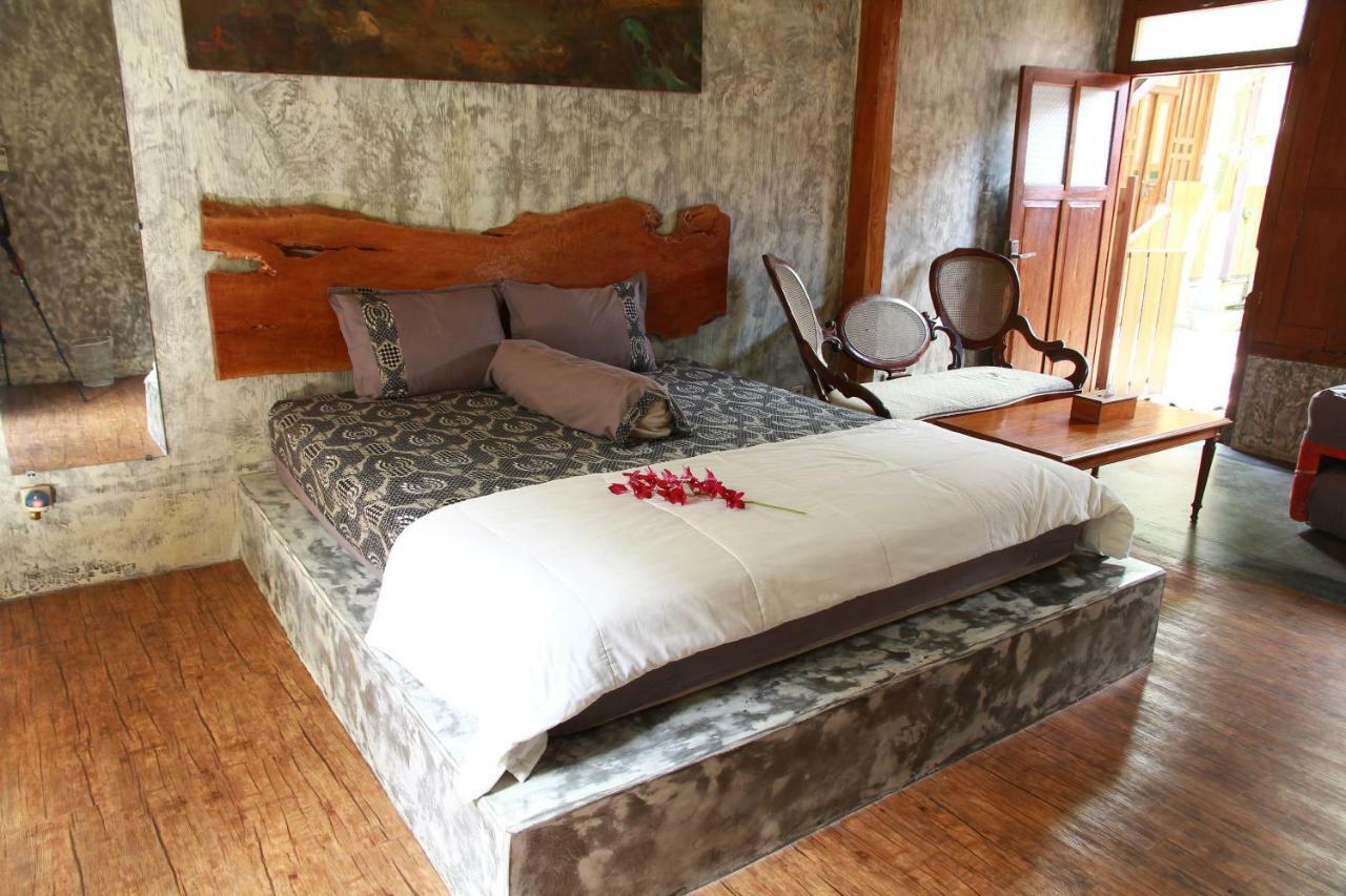 Ndalem Mj Homestay Γιογκιακάρτα Εξωτερικό φωτογραφία